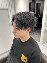 キートス(Kiitos)&nbsp;センターパート　縦落ちツイストスパイラル