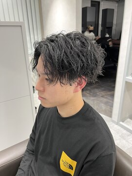 キートス(Kiitos) センターパート　縦落ちツイストスパイラル