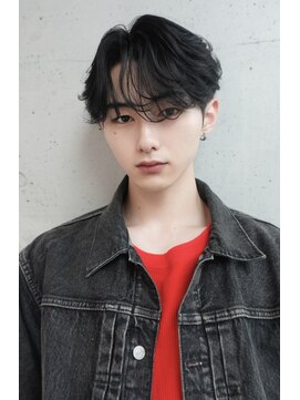 ピア ヤクイン(Pia Yakuin) センターパート×カルマパーマ