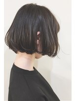 キアラ(Kchiara) 首のラインを綺麗に魅せるボブ【ヒガシタダシ】