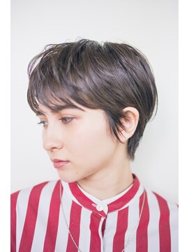 ピズム(PISM) 耳かけマッシュイメチェンショート／フォギーベージュ