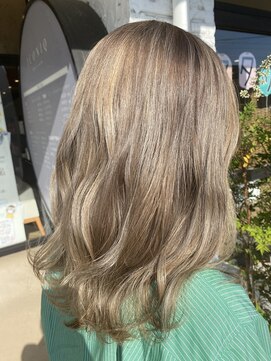 アイコニック 日進梅森台店(ICONIQ) ブロンドベージュ