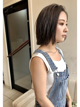 ペネロープ(Penelope) ［新宿］切りっぱなしボブ/外ハネ/アッシュヴァイオレット