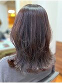アッシュグレージュミディアムウルフ伸ばしかけ抜け感
