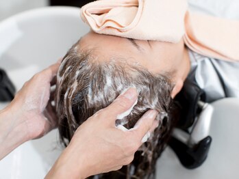 ヘアーアンドメイク きゃら(Hair&Make chara)の写真/癒しの有効性を取り入れることで頭皮環境を改善。髪の育毛促進するcharaのヘッドスパで美しい健康的な髪に