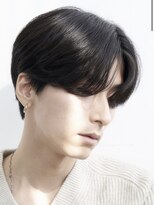 センターパート毛流れニュアンスパーマコンマヘアガイルヘア黒髪