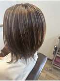 白髪ぼかし　メッシュ　ハイライト　レイヤースタイル