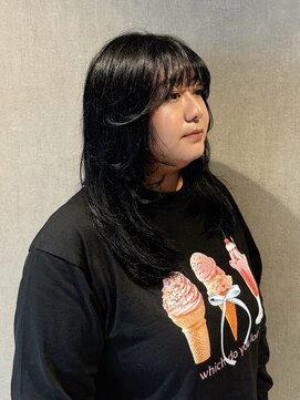 リア(Li'a) レイヤーカット+ブルーブラック