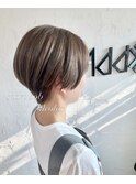耳掛けで可愛い!絶壁解消!手ぐしでまとまる小顔マッシュショート