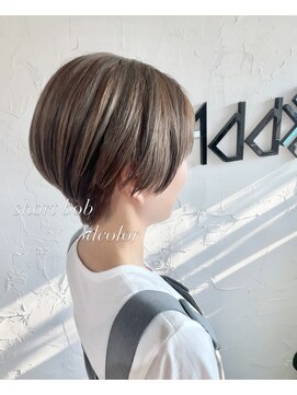 アドナインス(Add9) 耳掛けで可愛い!絶壁解消!手ぐしでまとまる小顔マッシュショート