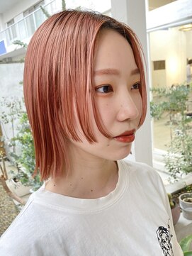 ラボ(Ravo) [Ravo]切りっぱなした顔まわりボブ×コーラルピンクベージュ