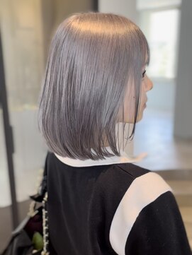 ケリーアン 太田(kelly.un) 透明感シルバーカラー/ハイトーンカラー/ロブ/ボブ/ミディアム