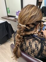 アットウィルヘアー(at will hair) ふわふわな編みおろしアレンジ