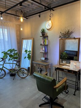 ティエタ(tietaa)の写真/落ち着きのある店内で、ゆったりとした時間を過ごせる♪一人一人に合わせた施術をしてくれるのが魅力◎
