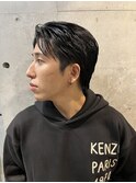 20代30代艶髪センターパートマッシュ黒髪ツーブロックショート