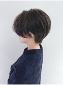 マッシュショート前髪長めハンサムショート黒髪ショート襟足短め
