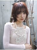 顔周りレイヤーカットロングベージュカラー