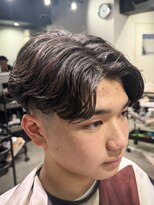 フジヤマ バーバー ショップ(FUJIYAMA BARBER SHOP)&nbsp;毛流れセンターパートフェザーパーマニュアンスパーマフェード