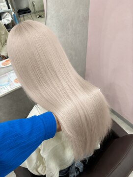 アン(Hair make un) ホワイトミルクティー/ミルクティーベージュ/ベージュ/ブリーチ