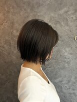 ムク(muku.) 赤みを抑えたオリーブカラー外はねボブ