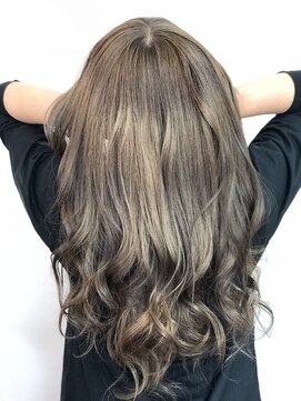 ノブレ美容室観音寺店 透明感のあるアッシュカラー