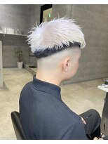 アンダーバーホワイト 鳳店(_WHITE)&nbsp;ホワイトカラー×スキンフェード