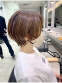 大人可愛い20代30代40代/丸みショートボブ/白髪ぼかしハイライト