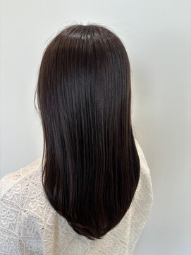ロッカ(ROCCA) ロング×ストレート×赤み消し×オリーブグレージュ