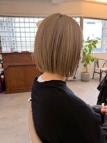 サンノット(SUN KNOT) タッセルボブ外ハネボブセミロングミルクティーベージュ