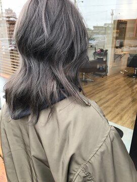 メイヘア(May Hair) ブルーアッシュのセミロングスタイル