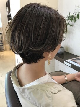 トリコ(trico) センターパートショートボブ