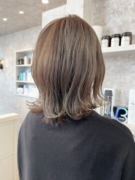 キャアリー(Caary) 福山市美容室Caary人気 透明感マットグレージュ外ハネスタイル