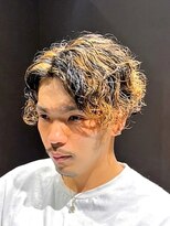 ビーダンディー(Bee dandy)&nbsp;波巻きスパイラル ミディアムツーブロック ハイライトメッシュ