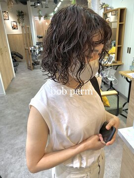 オッジバイケンジ(oggi by KENJE) くるくるボブパーマ