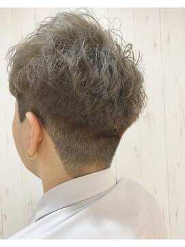 ラトゥーア ヘアデザイン(la tua HAIR DESIGN) ハイトーンプラチナカラー