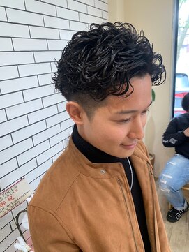 シフト(SHEEFT) ビジネスカジュアル20代30代ソフトスパイラルパーマツーブロック