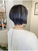 クールで個性的なショートヘア