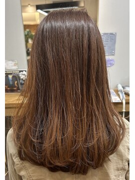 セミロングレイヤースタイル