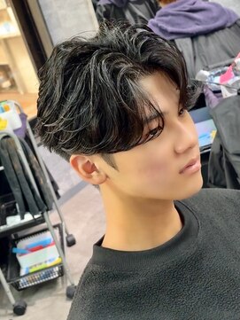 アノ(Ano.) 大分ニュアンスパーマセンターパートフェザーパーマ毛流れパーマ