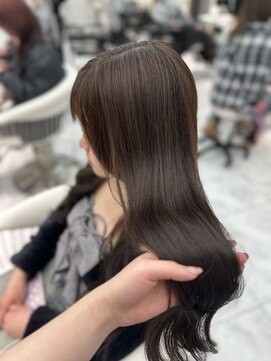 ロンドルピナス 小倉(Lond Lupinus) ミディアムレイヤーカット/似合わせカット/大人ガーリー/20代