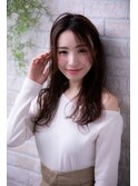 伸ばしかけくせ毛風マッシュウルフにオン眉切りっぱなしボブ