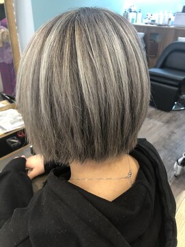 アレンジヘアー(aRe:nge HAIR) フェミニンハイトーンショート