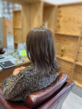 アドラーブル 長岡新保店(adorable) ブリーチなし☆グレージュカラー♪外ハネボブ