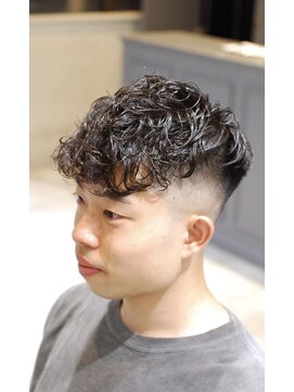 ハングアウト(Hangout) バーバースタイル/フェードカット/スペインカール/スパイラル