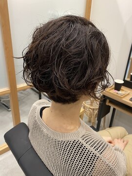 ルーム(room) クセを活かしたパーマ風ボブ