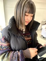 シュプール(SPUR)&nbsp;ハイトーンアンブレラカラーホワイトブロンド×黒髪ボブスタイル