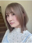 顔周りレイヤーボブレイヤーカットハイトーンヘーゼルベージュ