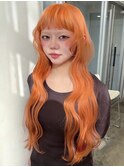 オレンジカラー×ウェーブヘア×ケアブリーチ×ホワイトカラー