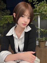 キアラ(Kchiara)&nbsp;ミニボブ　ベージュカラーで大人っぽいボブにキアラ佐藤可菜