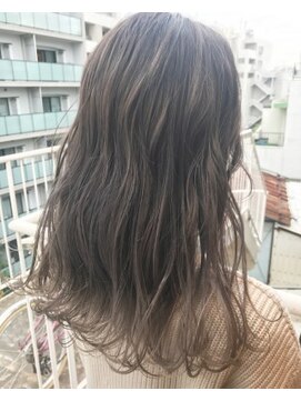 ジーナ(XENA) ホワイティベージュ